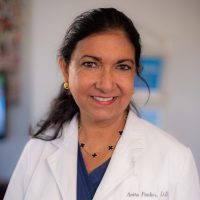 Dr. Anita Paulus